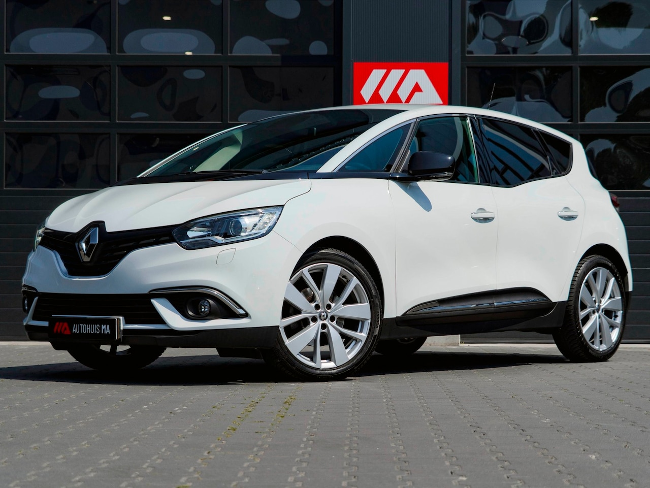 Renault Scénic - 1.3 TCe Limited Trekhaak|Stoelverwarming|Navi|Carplay|Cruise|Keyless - AutoWereld.nl