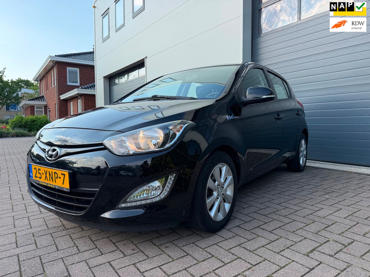 Hyundai i20 - 1.2i i-Vision/Aux/Cruise-c/Elek-ramen/Airco/Lmv - AutoWereld.nl