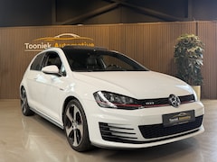 Volkswagen Golf - 2.0 TSI GTI panoramadak | navigatie | leer