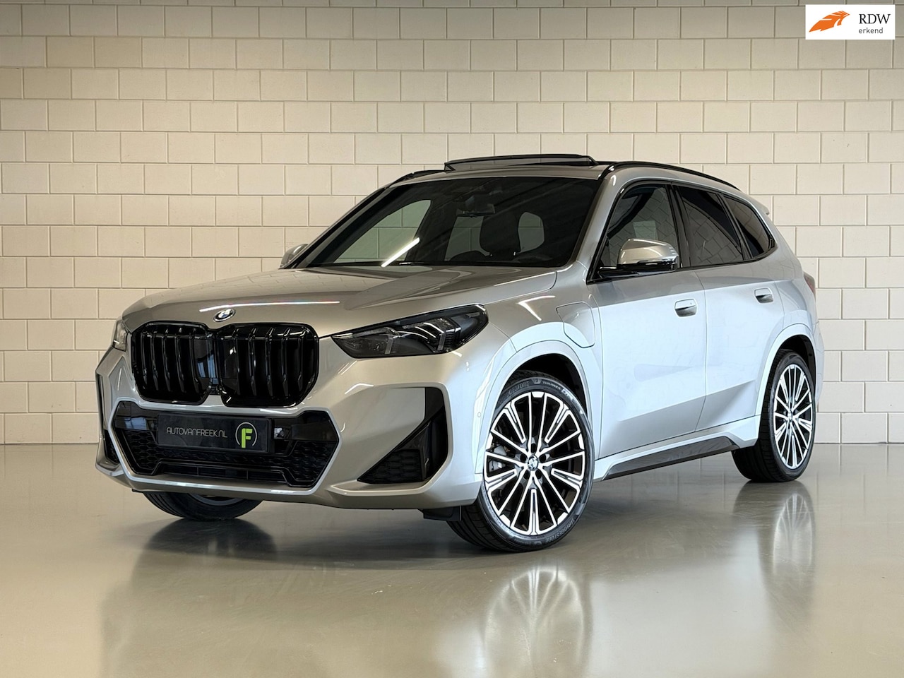 BMW X1 - XDrive30e M Sport Pro Individual | PANO | TREKHAAK | ACC | 360 CAMERA | HARMAN KARDON | ME - AutoWereld.nl