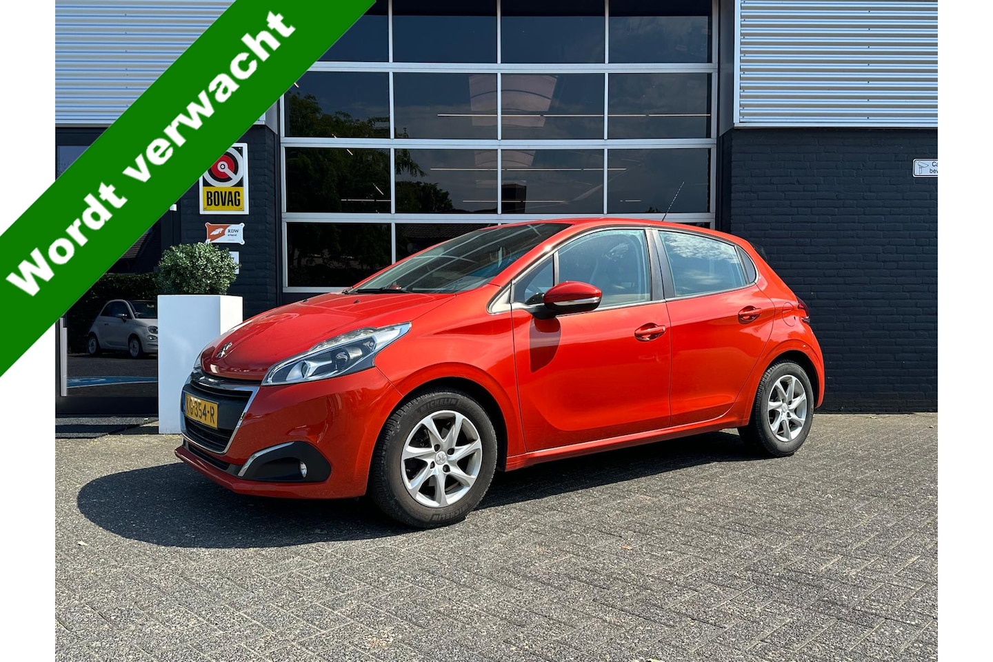 Peugeot 208 - 1.2 Blue Lion, Airco, Bluetooth, Cruise, Navi, NW RIEM, PDC, NAP - AutoWereld.nl