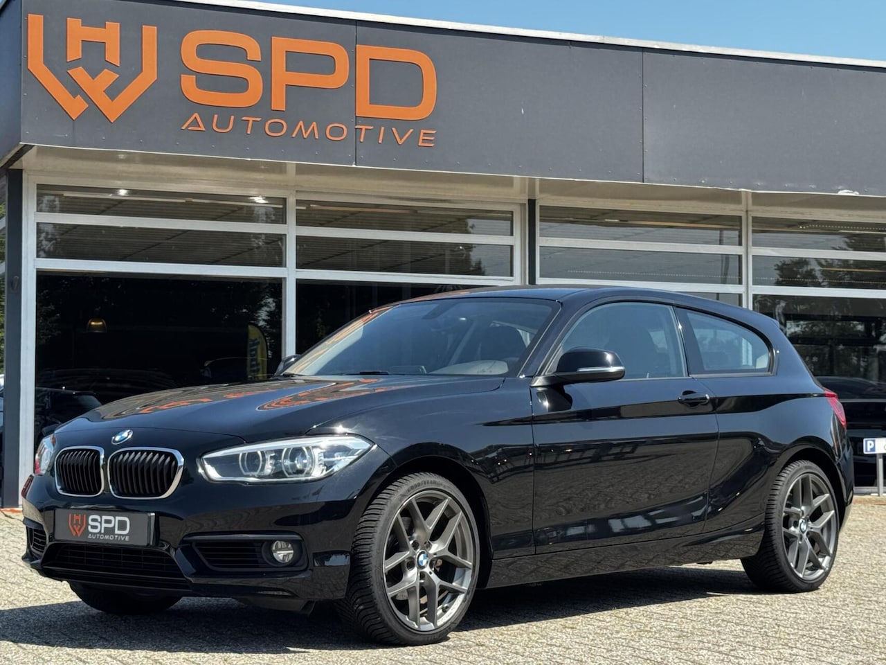 BMW 1-serie - 120i Executive|LED|18"M-sport|Automaat|Afn.trekh - AutoWereld.nl