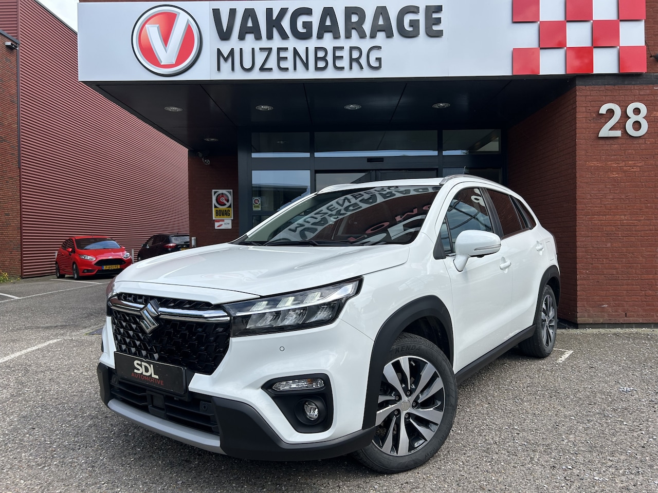 Suzuki S-Cross - 1.5 Hybrid Style // FULL LED // PANO/SCHUIFKANTELDAK // HALF-LEDER // NAVI + CARPLAY // KE - AutoWereld.nl