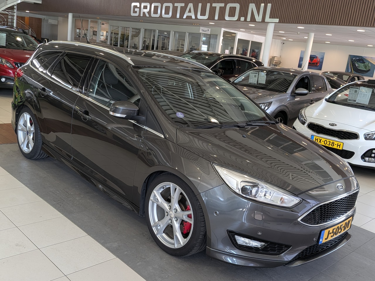 Ford Focus Wagon - 1.5 Titanium Airco, Cruise Control, Stuurbekrachtiging - AutoWereld.nl