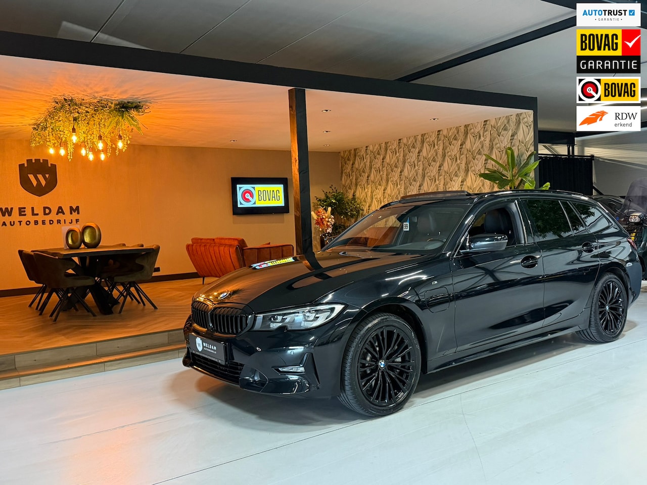 BMW 3-serie Touring - 330e xDrive High Executive Sport Line Black Edition|Pano|Black Pack|Sfeer|PDC|Keyless|Lede - AutoWereld.nl