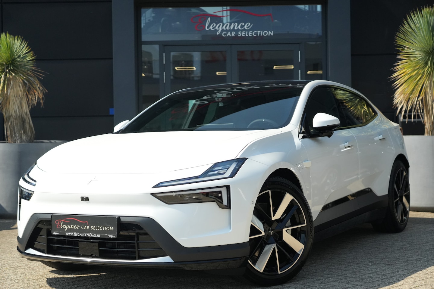 Polestar 4 - Long Range Dual Motor Performance Plus 100 kWh 544pk Panoramadak/HarmanKardon/360Camera - AutoWereld.nl