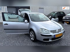 Volkswagen Golf - 1.6 Trendline