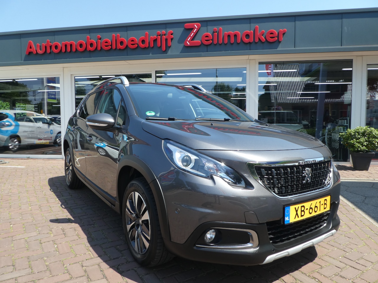 Peugeot 2008 - 1.2 PureTech Allure Clima, Navi, Camera, Panodak, Trekhaak - AutoWereld.nl
