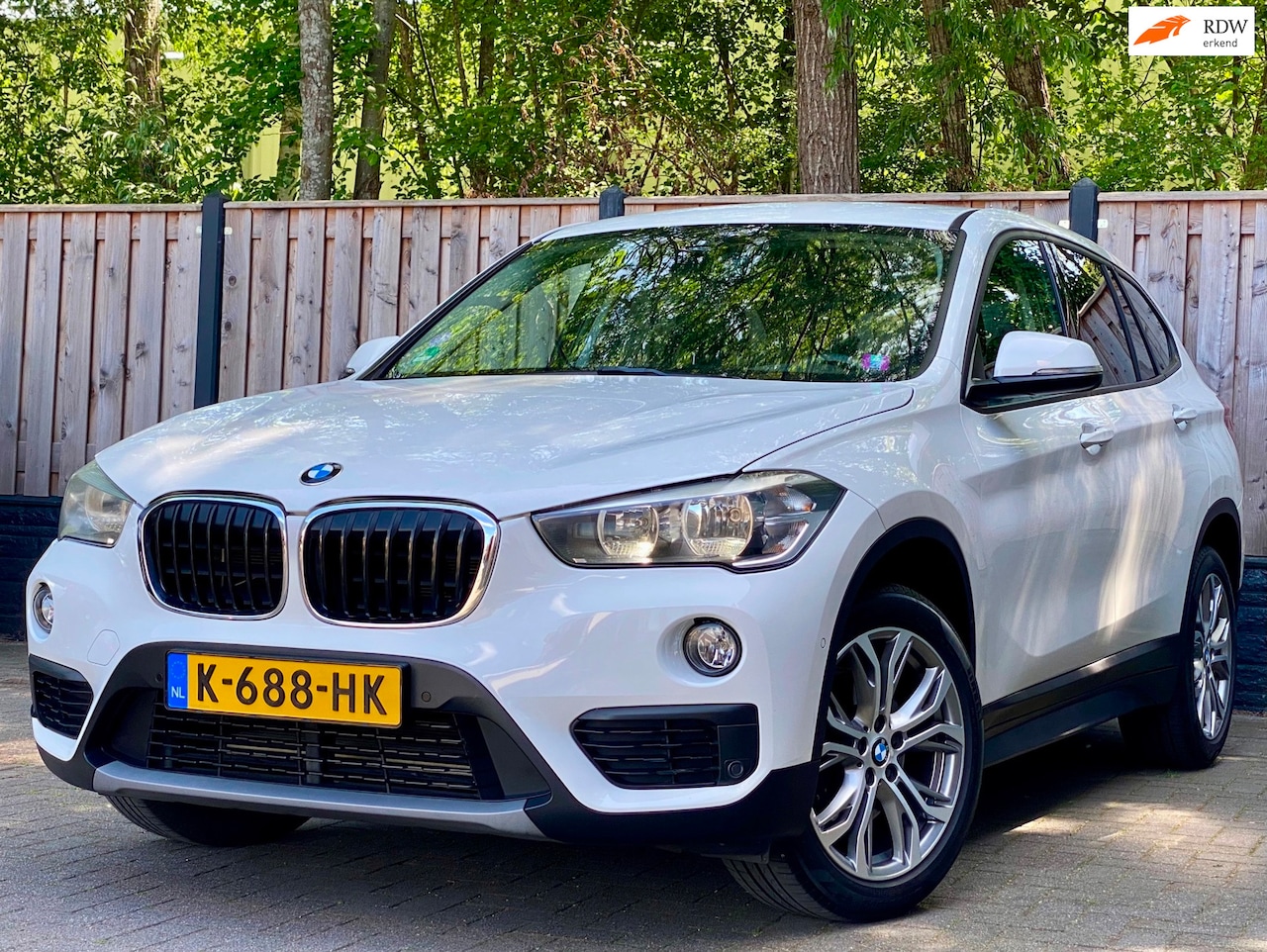BMW X1 - SDrive18i High Executive Automaat I Navi I APK I Achteruit Camera I Nette Auto - AutoWereld.nl