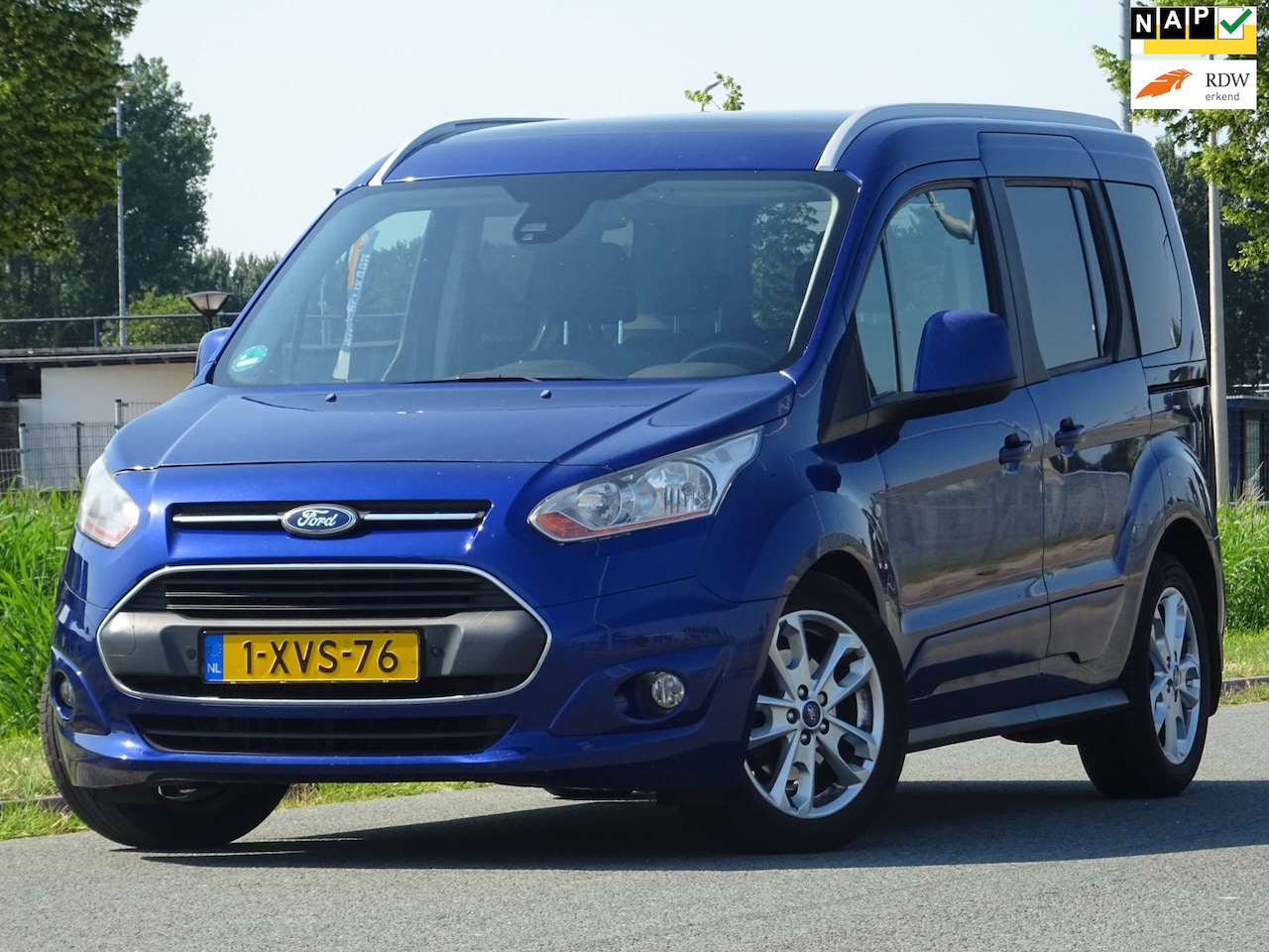 Ford Tourneo Connect Compact - 1.0 Titanium NAP/PANORAMA/PDC - AutoWereld.nl