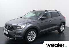 Volkswagen T-Roc - 1.0 TSI Style Business | 110 PK | Adaptive Cruise Control | Climate Control | Navigatiesys
