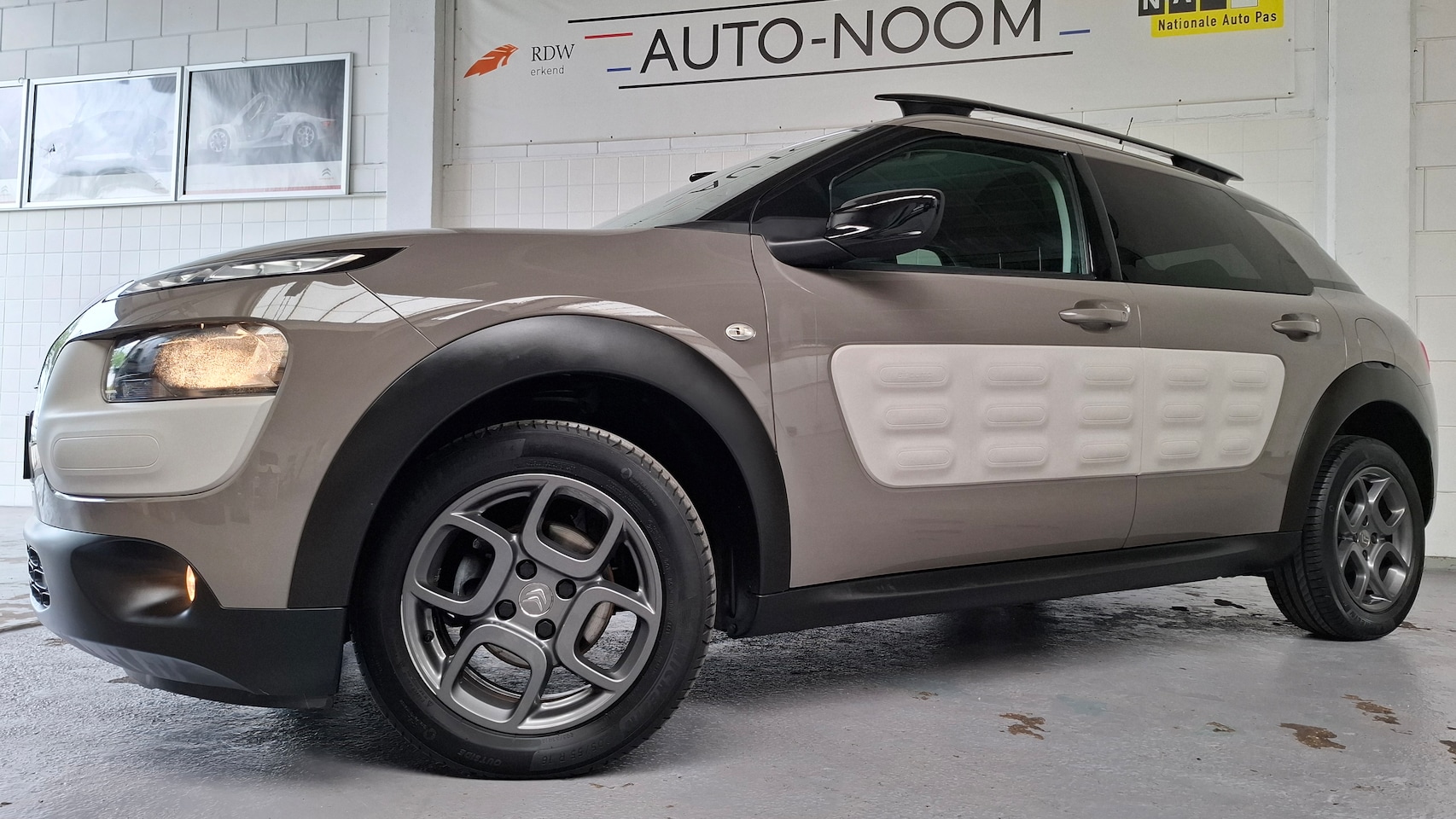 Citroën C4 Cactus - 1.2 PureTech Shine AUTOMAAT/NL-AUTO/NAP/NW.DISTRIBUTIE+WP+GROTE BEURT+NWE. APK! - AutoWereld.nl