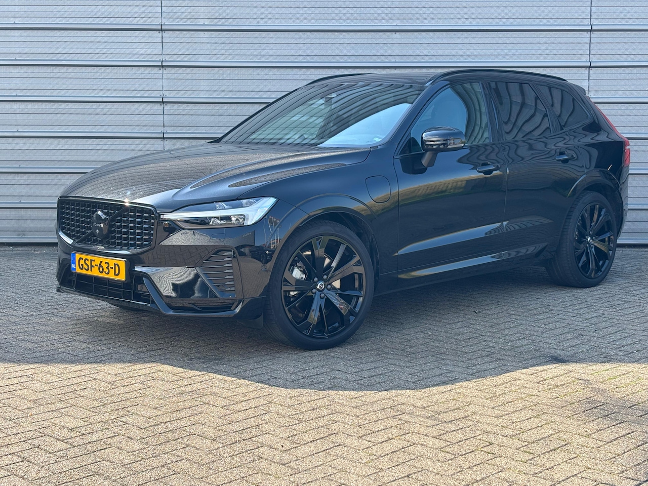 Volvo XC60 - T8 455PK Ultra Black Edition | Luchtvering | B&W audio | Contourstoelen | Trekhaak | Priv - AutoWereld.nl