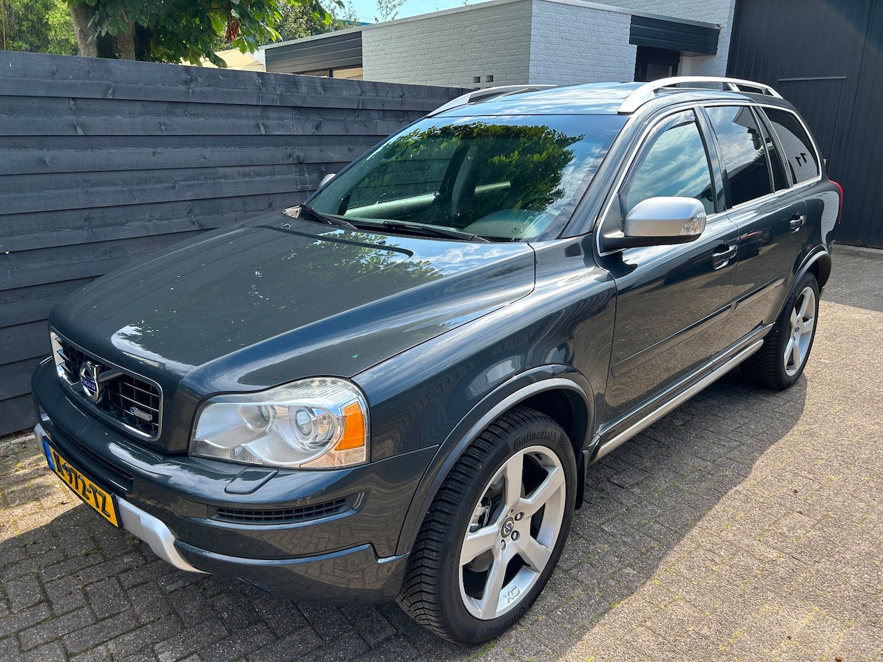 Volvo XC90 - 2.4 D5 R-Design 2.4 D5 R-Design, 7P, Nieuwe Distributie, Keurig onderhouden - AutoWereld.nl