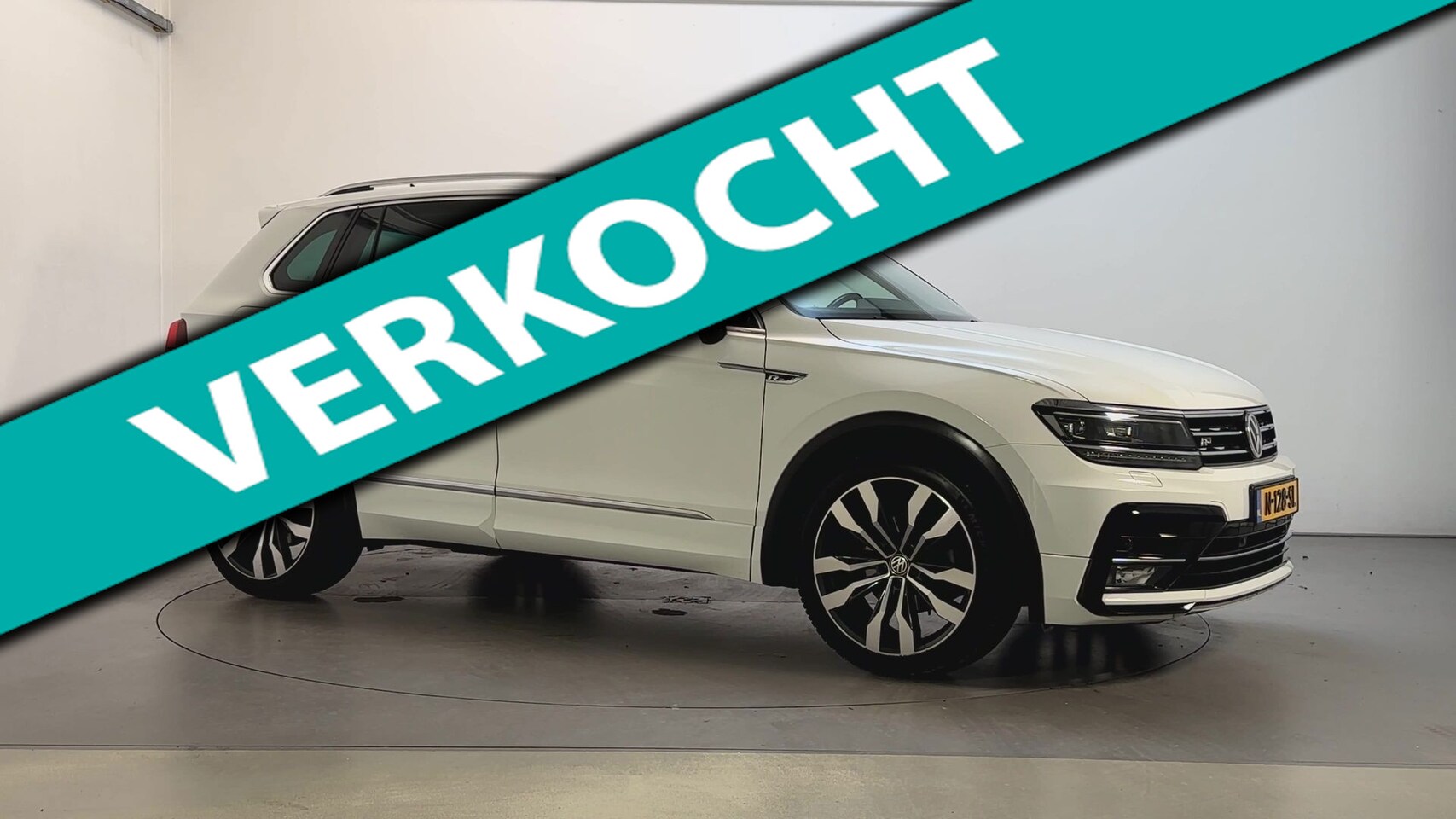 Volkswagen Tiguan - 1.5 TSI DSG ACT Highline Business R R-Line Virtual Cockpit Navigatie Stoelverwarming DAB+ - AutoWereld.nl