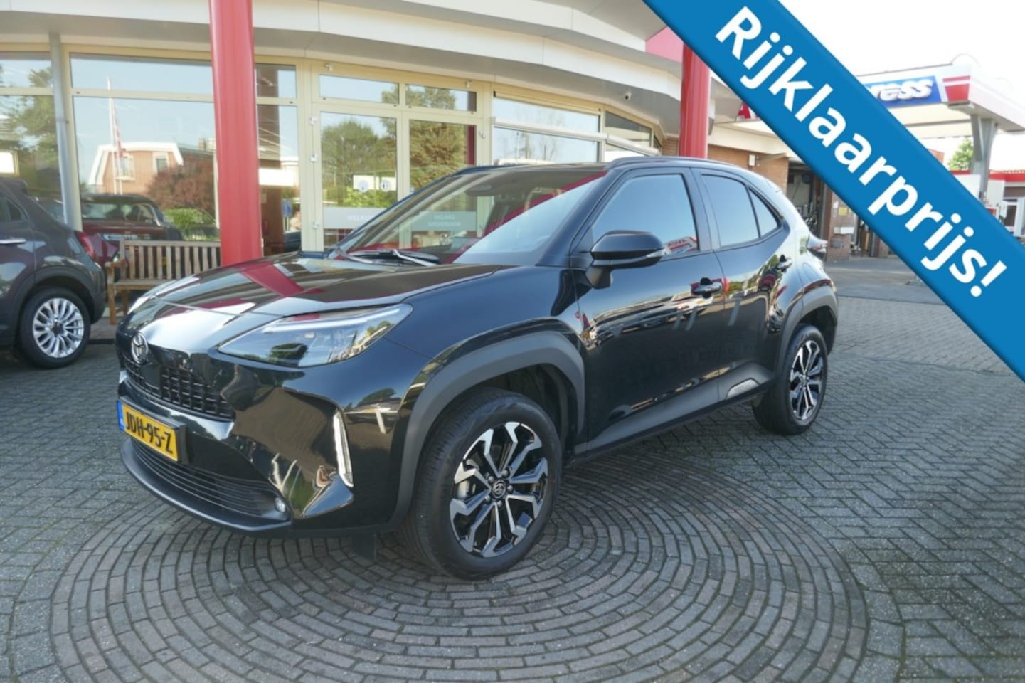 Toyota Yaris - 1.5 HYBR 130 DYNAMIC  WINTERPAKKET/NAVIGATIE/CAMERA - AutoWereld.nl