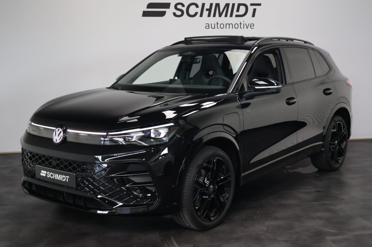 Volkswagen Tiguan - 1.5 eHybrid R Line DSG 272pk | H&K | Panoramadak | Trekhaak - AutoWereld.nl