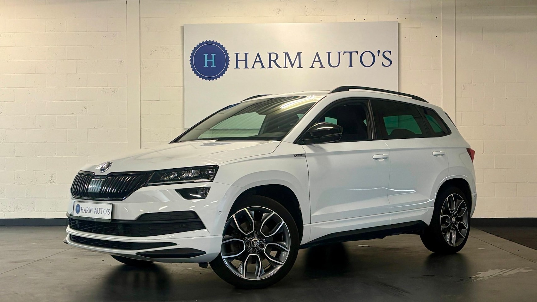 Skoda Karoq - 2.0 TSI 4x4 Sportline 190pk DSG Pano/ Navi / CAM / Trekhaak / PDC - AutoWereld.nl