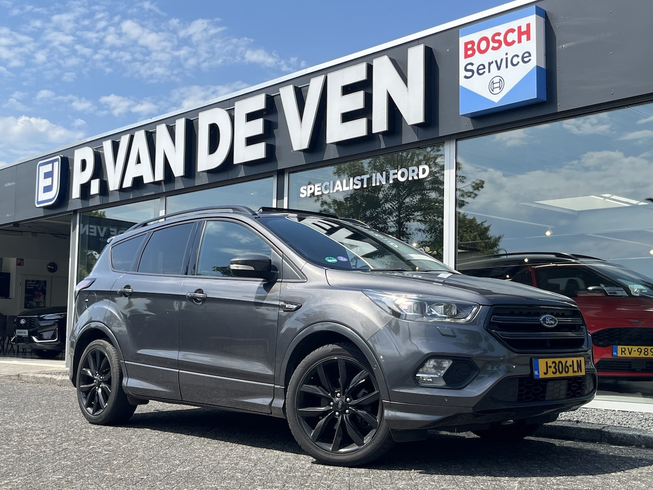 Ford Kuga - 1.5 EcoBoost ST Line | Panodak | Trekhaak | Elek. achterklep | Bi-Xenon | etc. etc. - AutoWereld.nl