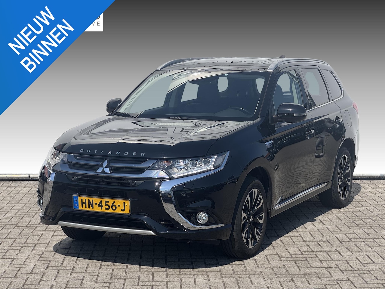 Mitsubishi Outlander - 2.0 PHEV instyle+ NL-AUTO | LEDER | SCHUIFDAK - AutoWereld.nl