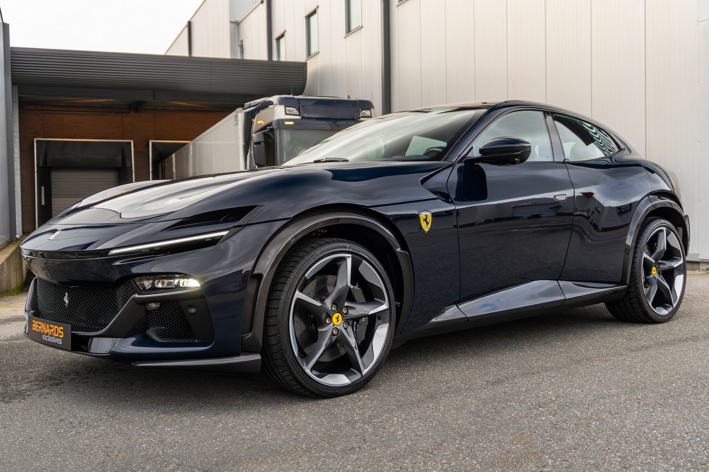 Ferrari Purosangue - - Blu Pozzi - Burmester - Carbon Exterior - Lift - Carbon LED - AutoWereld.nl