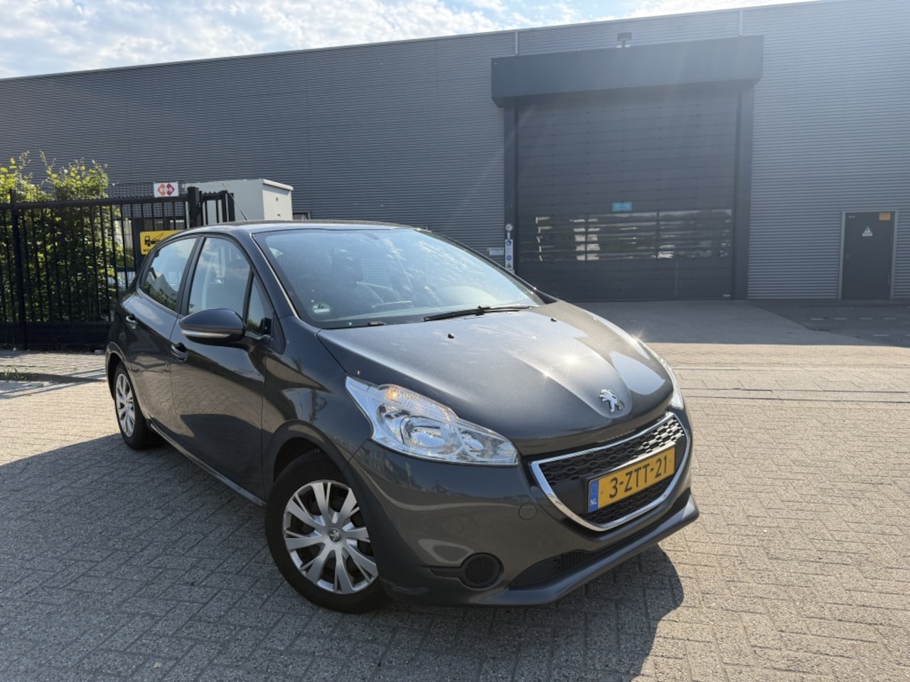 Peugeot 208 - 1.6 BlueHDi Navigatie|Clima Euro6 2015 - AutoWereld.nl