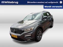 Volkswagen T-Roc - 1.0 TSI Style / PARKEER SENSOREN V+A/ CAMERA/ DIGITAL DASH/ NAVI/ AIRCO