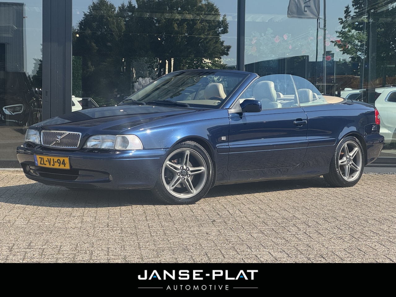 Volvo C70 Convertible - 2.4 T Prestige AUT | NL-Auto | Volledig Dealer OH | Nieuwe APK | - AutoWereld.nl