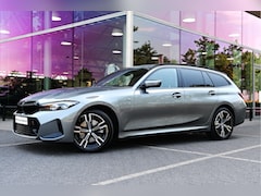 BMW 3-serie Touring - 330e M Sport Automaat / Trekhaak / Sportstoelen / Comfort Access / Achteruitrijcamera / St