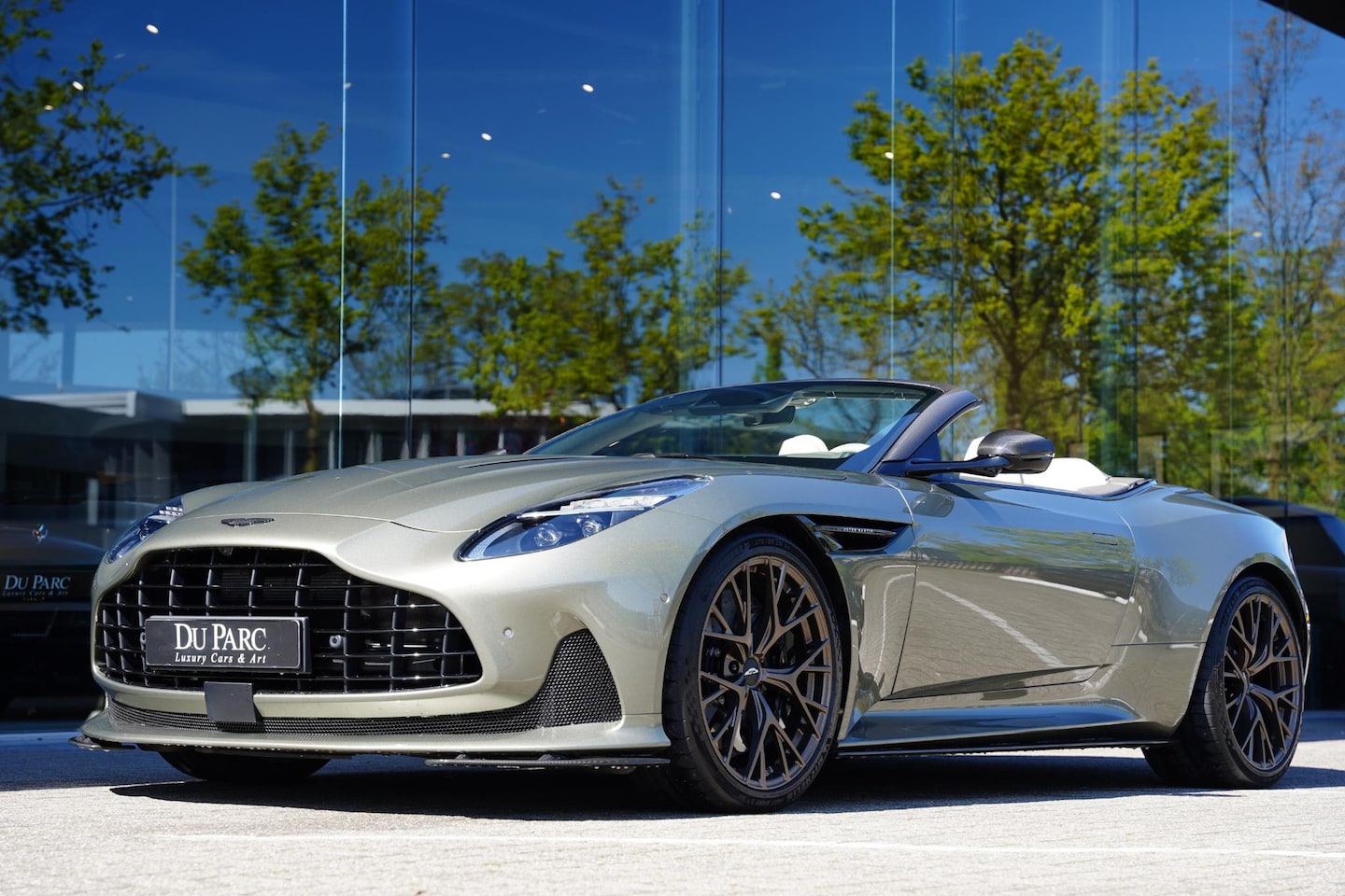 Aston Martin DB12 Volante - 4.0 V8 Cito Geleverd - AutoWereld.nl