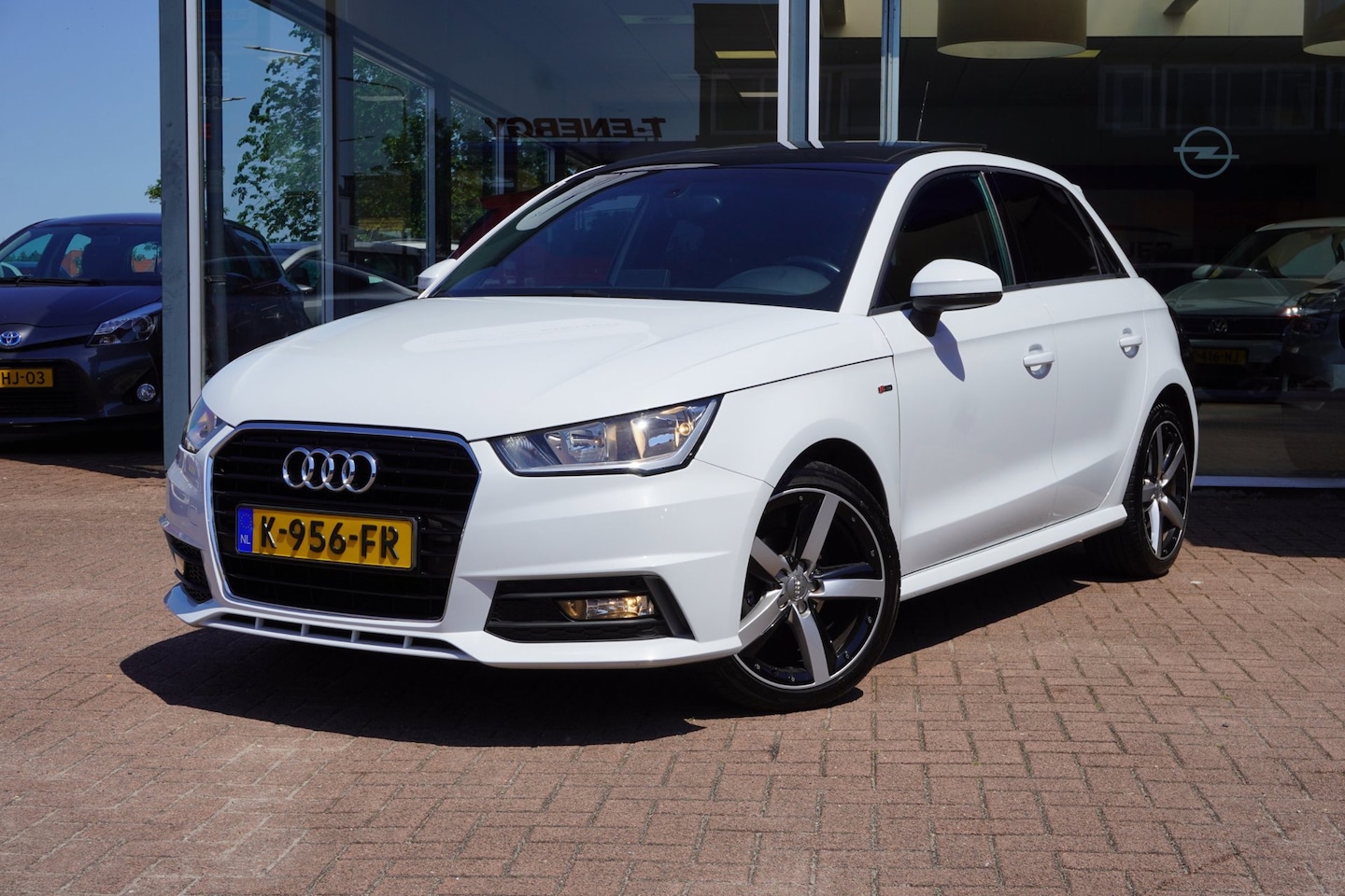 Audi A1 Sportback - 1.0 TFSI Sport Pro Line S / Sline | Panodak | 5deurs | Airco | Navi | LM velgen | Inruil m - AutoWereld.nl