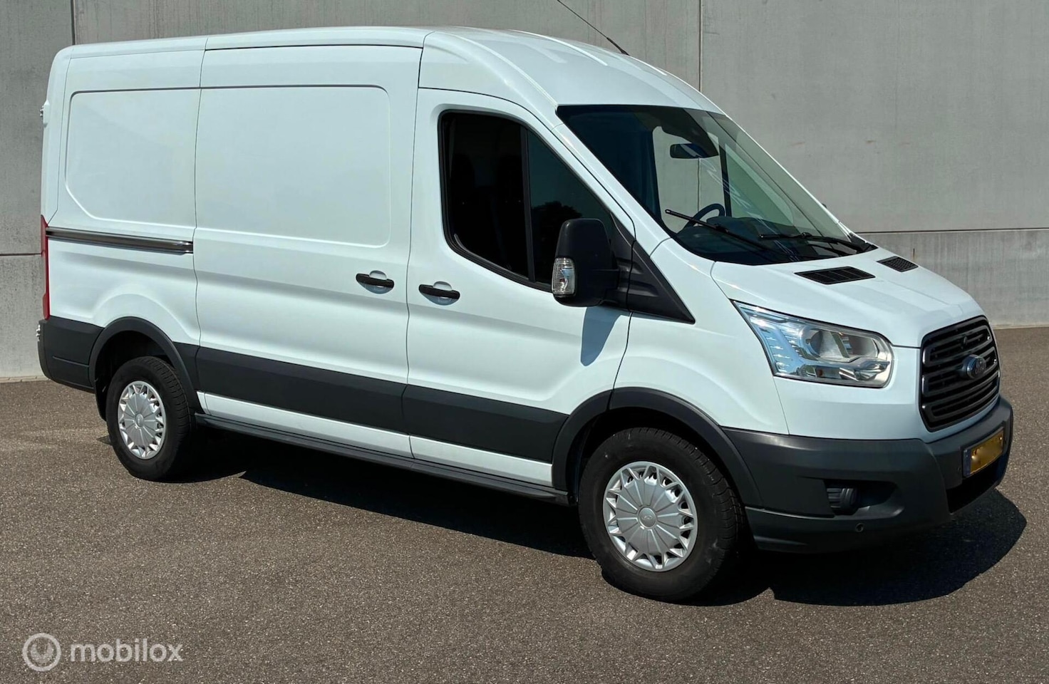 Ford Transit - 330 2.2 TDCI L2H2 AIRCO € 6750,- +21% BTW /TAX - AutoWereld.nl