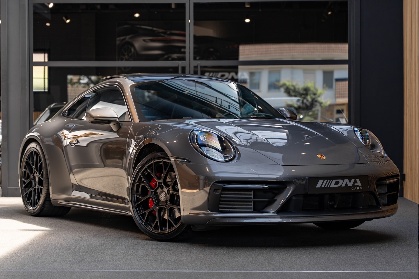 Porsche 911 - 992 Carrera 4S Coupé Sportdesign ACC Pano 3.0 Carrera 4 S - AutoWereld.nl
