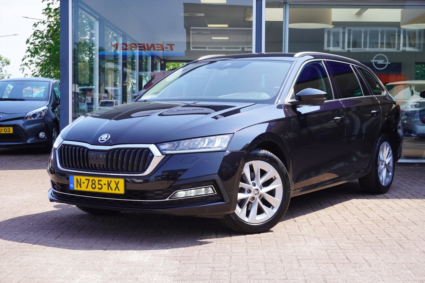 Skoda Octavia Combi - 1.0 e-TSI Business Edition Plus Automaat | Airco | Navigatie | Vol opties | CarPlay | Elek - AutoWereld.nl