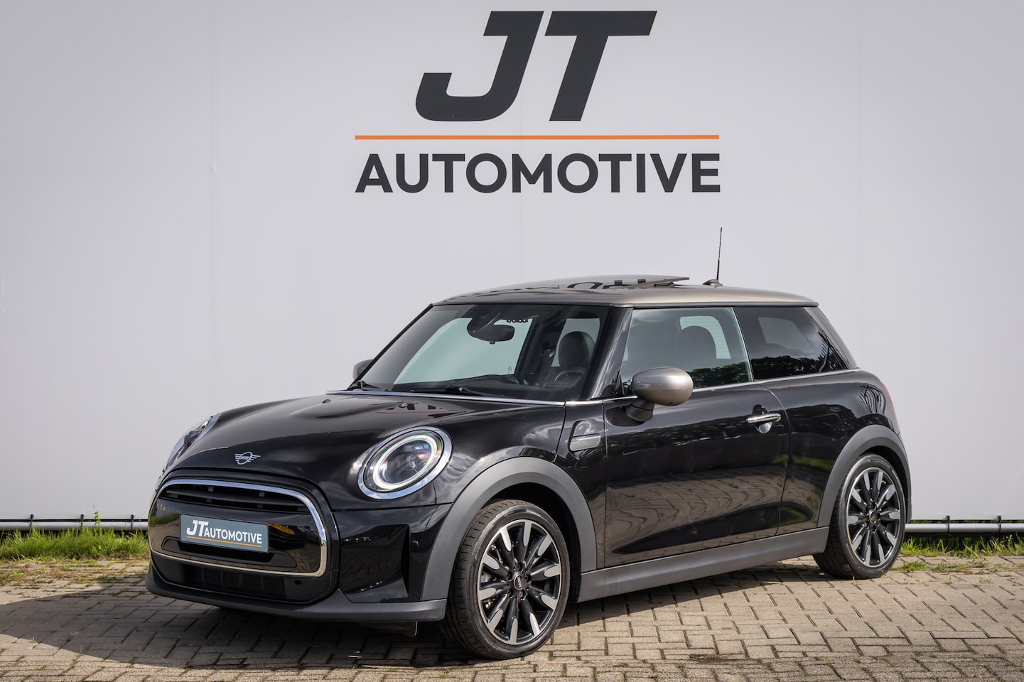 MINI Cooper - 1.5 Classic Panoramadak | Camera | Cruise | Leder bekleding - AutoWereld.nl