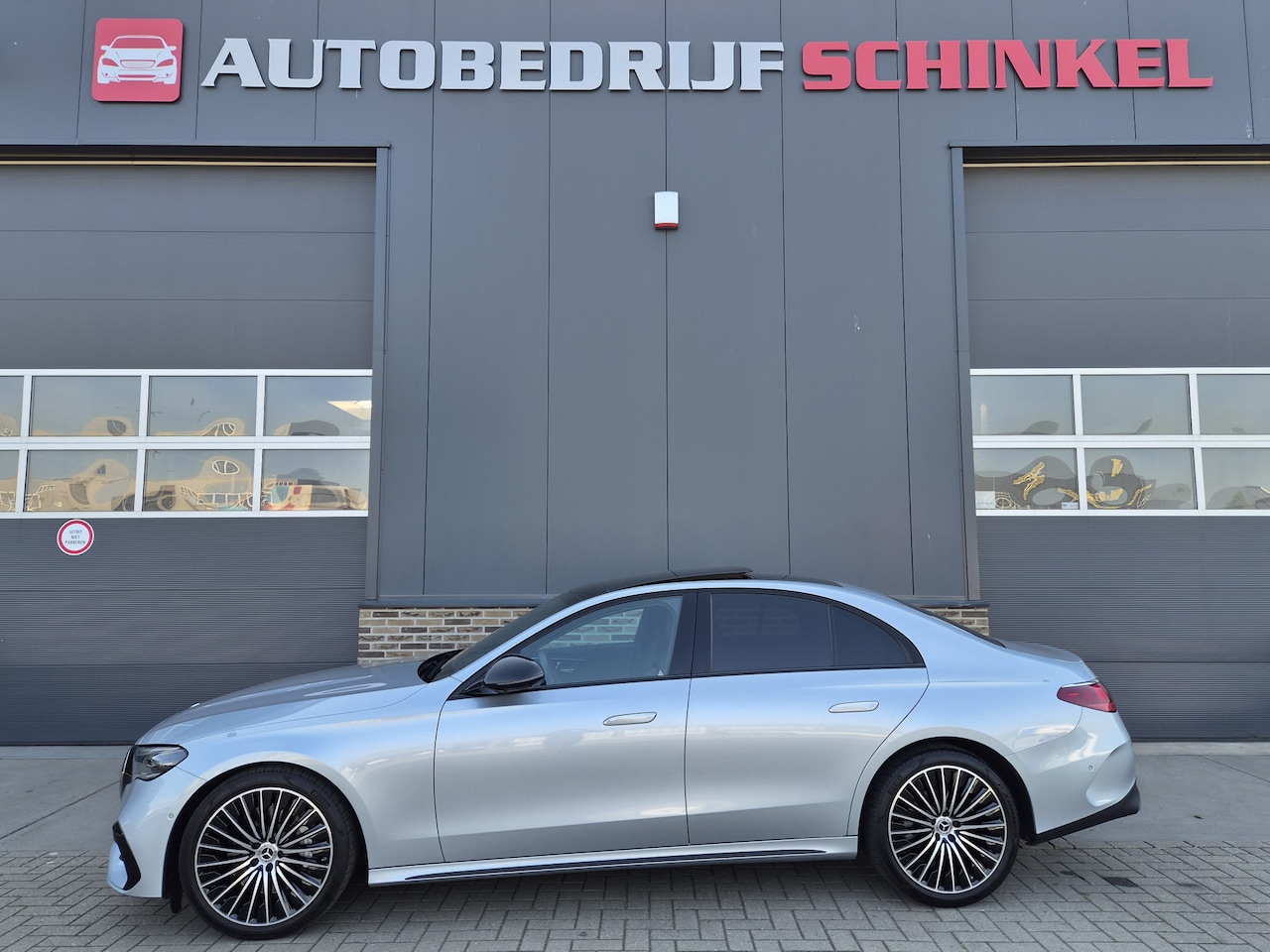 Mercedes-Benz E-klasse - 200 AMG PAKKET,PANO,360 CAMERA,SFEERVERLICHTING,20 INCH VELGEN - AutoWereld.nl