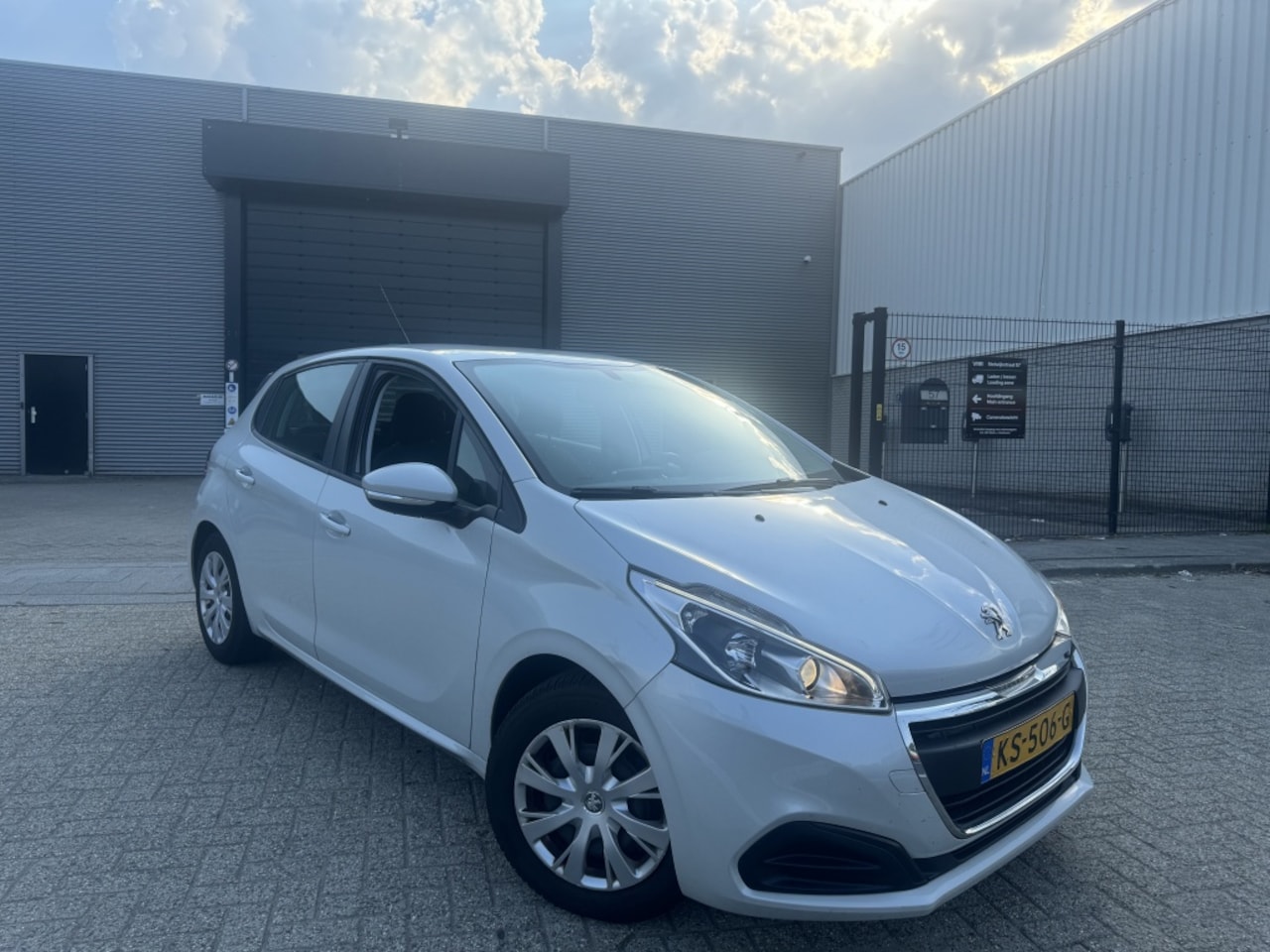 Peugeot 208 - 1.6HDI Navi Clima Cruise Euro 6 Lage Km Netjes - AutoWereld.nl