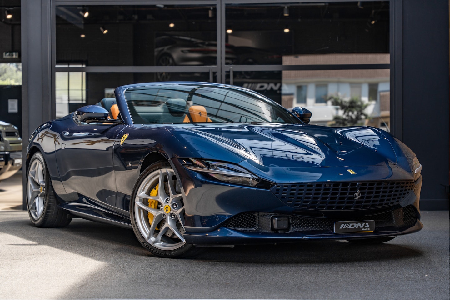 Ferrari Roma Spider - Full Carbon Blu Sera JBL Alcantara 3.9 V8 Spider - AutoWereld.nl