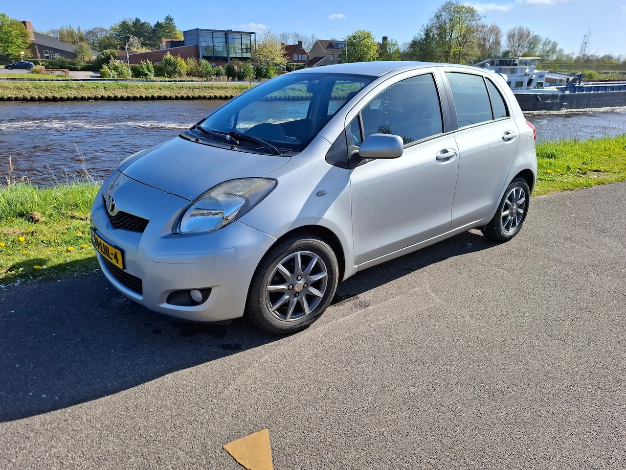 Toyota Yaris - 1.3 VVTi Aspiration 6 versnellingen, APK 10-03-2027, climate control - AutoWereld.nl