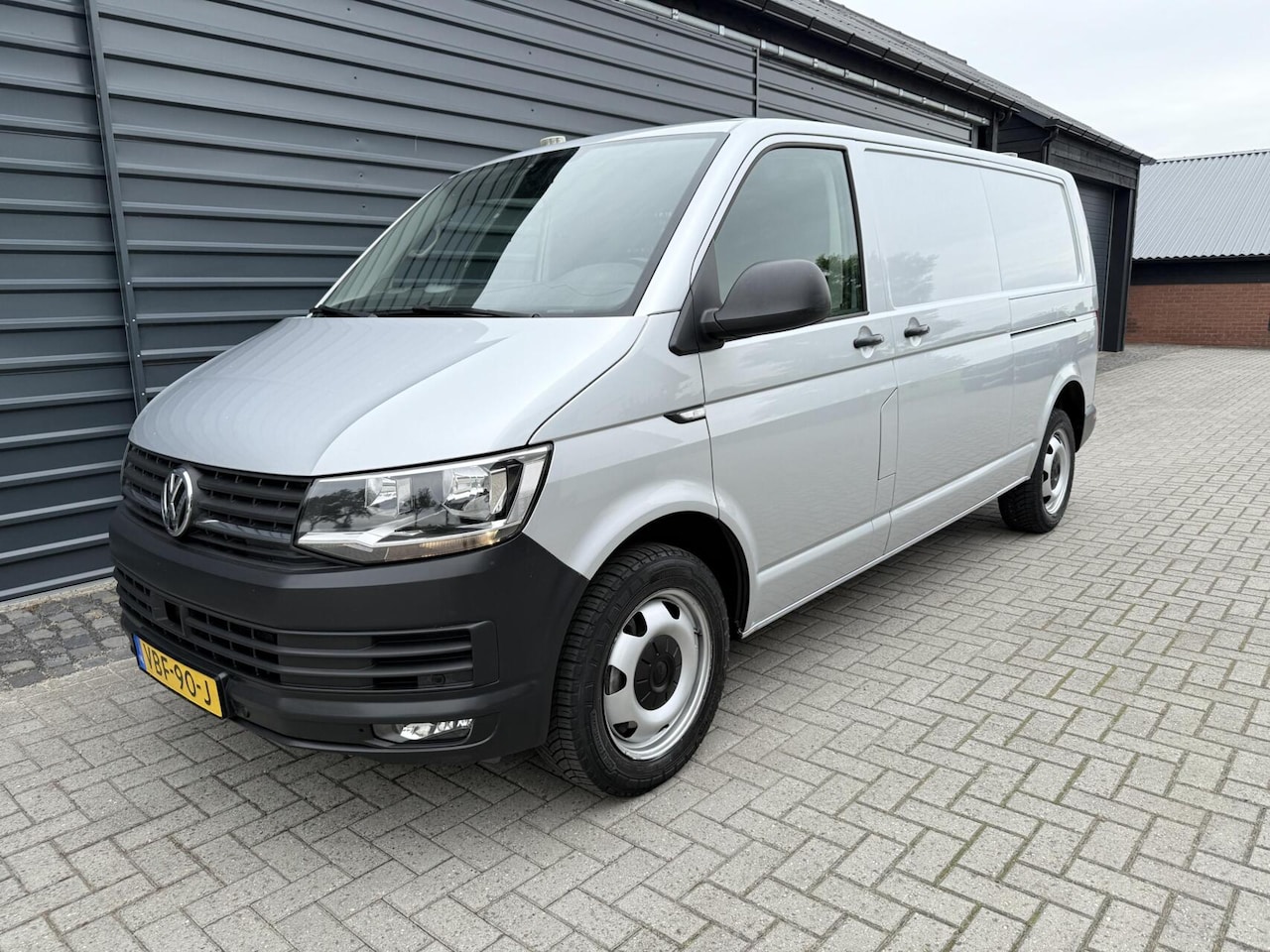 Volkswagen Transporter - 2.0 TSI L2H1 DSG Automaat 2x Schuifdeur Airco - AutoWereld.nl
