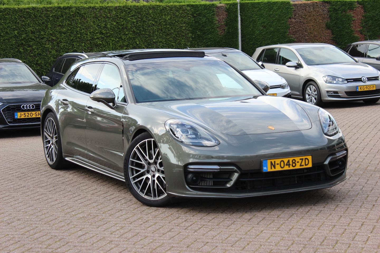 Porsche Panamera Sport Turismo - 2.9 4 E-Hybrid / Panoramadak / 360Camera / Head-up / Softclose / Sportdesign+Chrono / 21'' - AutoWereld.nl