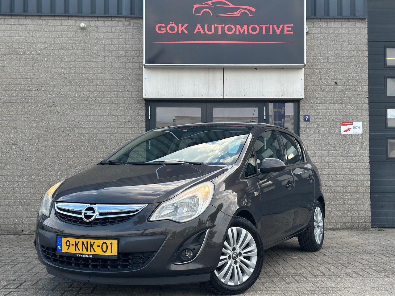 Opel Corsa - 1.4-16V Design Edition / Stuurverwarming / NWE APK / PDC / Airco / NAP / Stoelverwarming - AutoWereld.nl