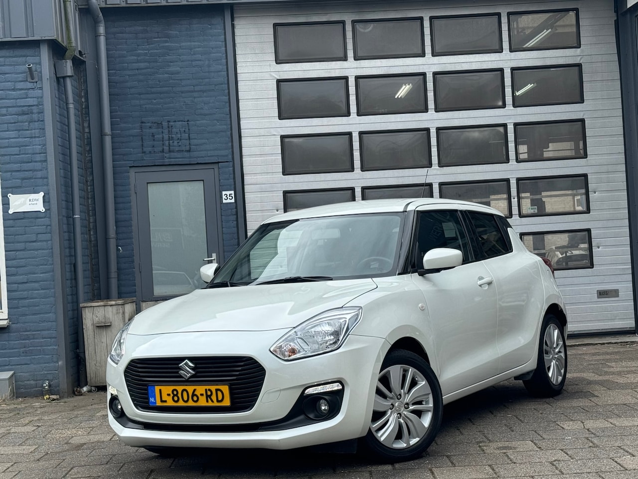 Suzuki Swift - 1.2 Select Smart Hybrid | Airco | Cruise | Camera - AutoWereld.nl