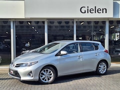 Toyota Auris - 1.6 VVT-i 132pk Aspiration | Trekhaak, Stoelverwarming, Parkeercamera, Bluetooth, Stuurbed