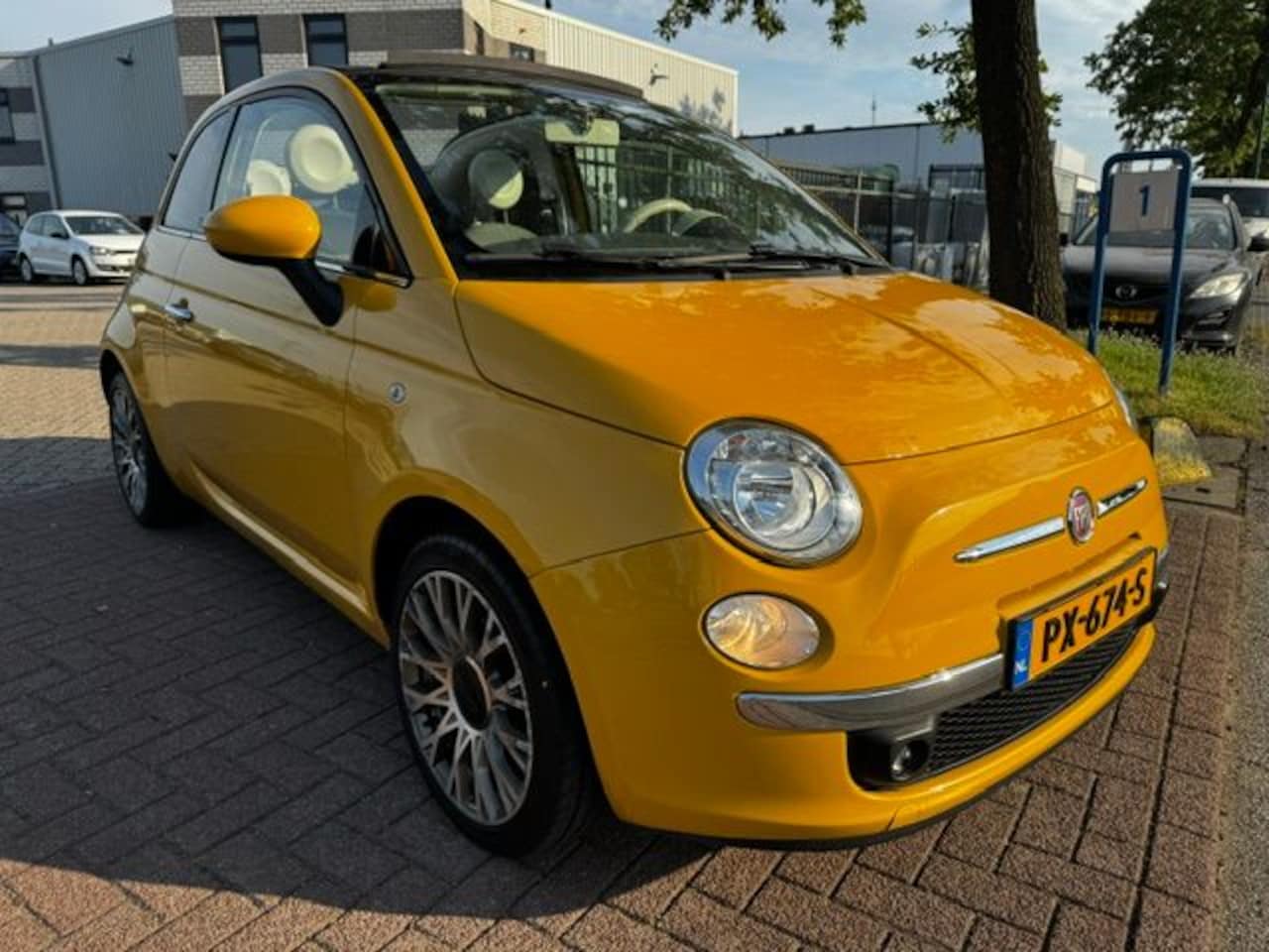Fiat 500 C - 1.2 Cabrio Lounge Yellow Edition Airco - AutoWereld.nl