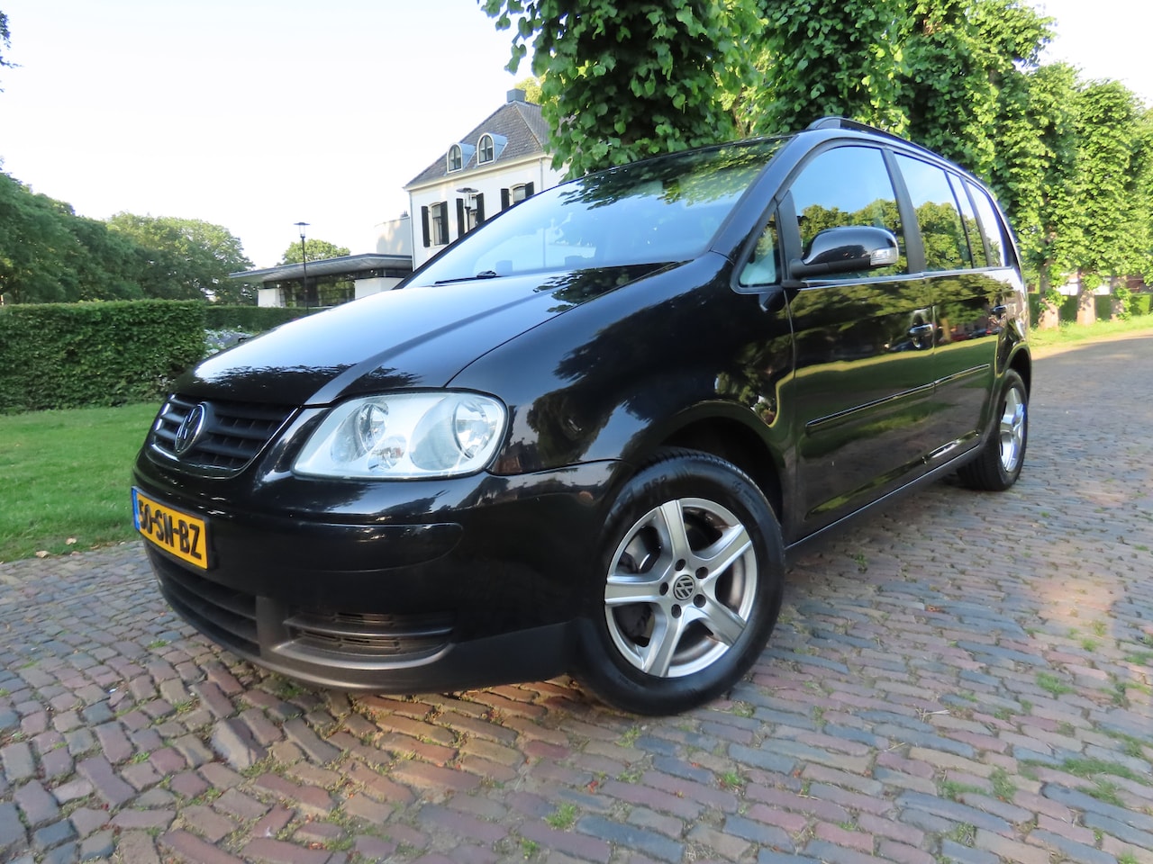 Volkswagen Touran - 1.6-16V FSI Business Ecc Cruisecontrol Isofix Lm Velgen Trekhaak - AutoWereld.nl