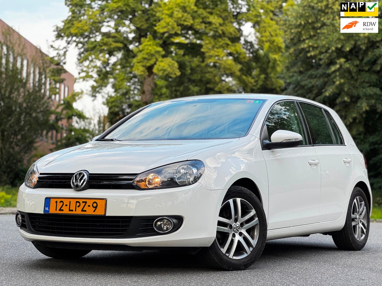 Volkswagen Golf - 1.2 TSI Tour|NAVI|TREKHAAK|6BAK|AIRCO|ELEKRAMEN|5DEURS|DEALERONDERH - AutoWereld.nl