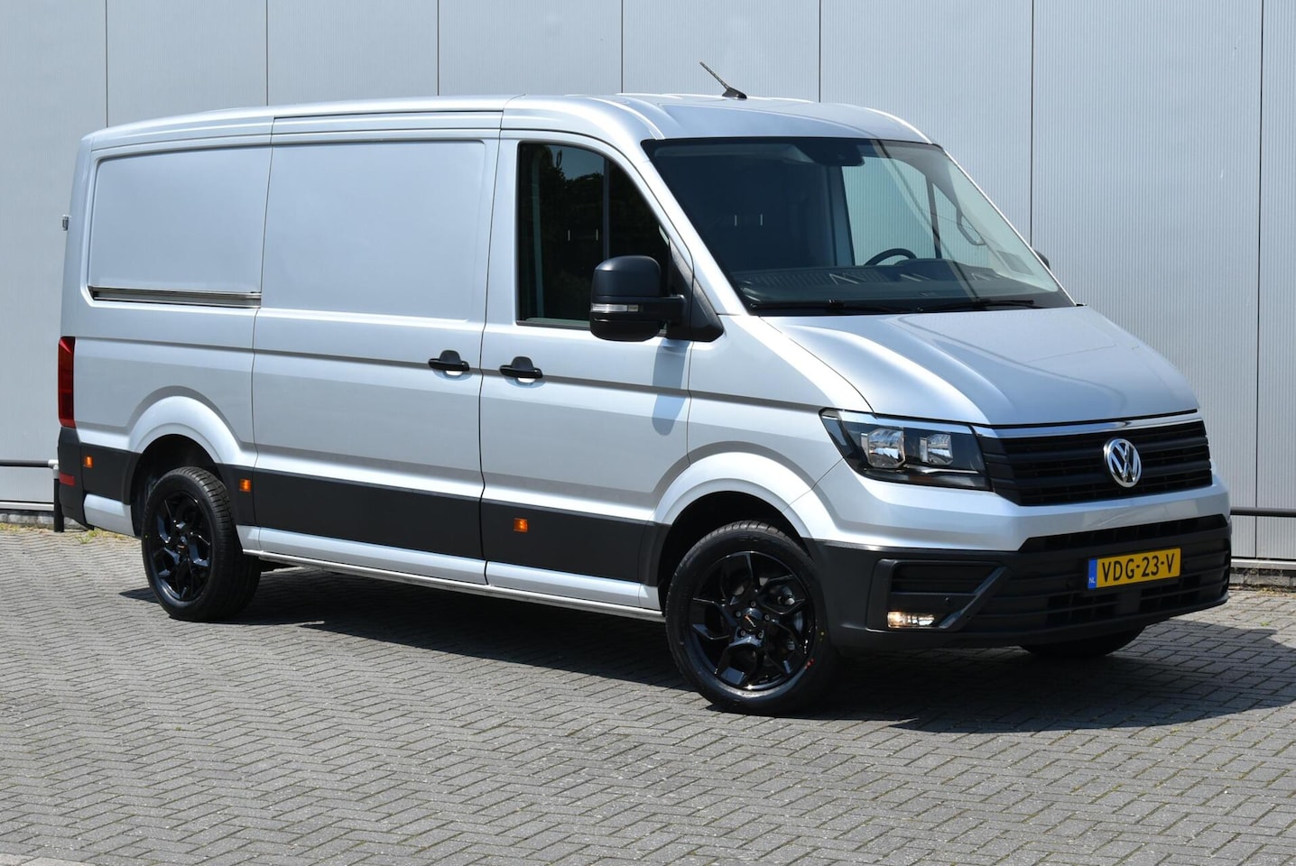 Volkswagen Crafter - 2.0 TDI L3H2 Airco Navi Cruise PDC Apple - AutoWereld.nl