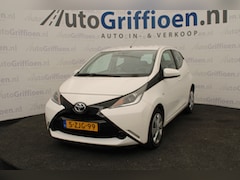 Toyota Aygo - 1.0 VVT-i x-play nette 5-deurs met achteruitrijcamera met nieuwe APK bij aflevering