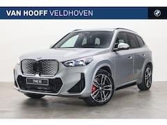 BMW iX1 - eDrive20 M Sport / Trekhaak / Panoramadak / Sportstoelen /	Comfort Access / Head-Up / Harm